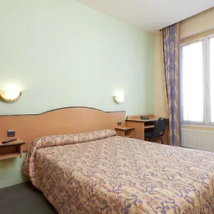  Hotel Ferney République